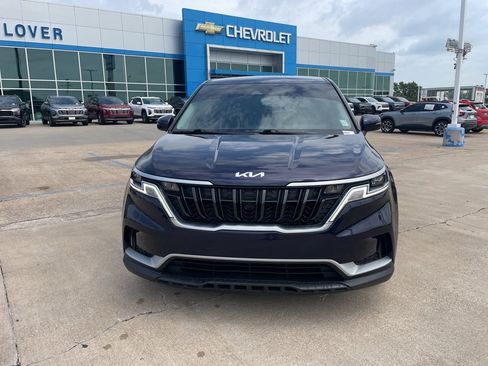 Used 2022 Kia Carnival LX image 2