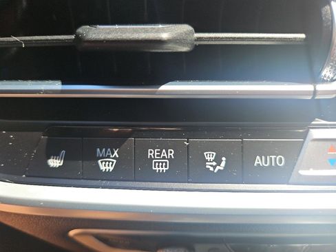 Used 2022 BMW X7 xDrive40i w/ Premium Package AWD/4WD image 38