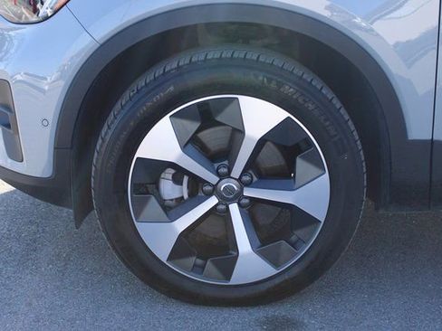 Used 2025 Volvo XC40 B5 Plus image 38