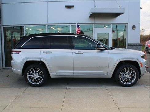 New 2025 Jeep Grand Cherokee Summit image 4