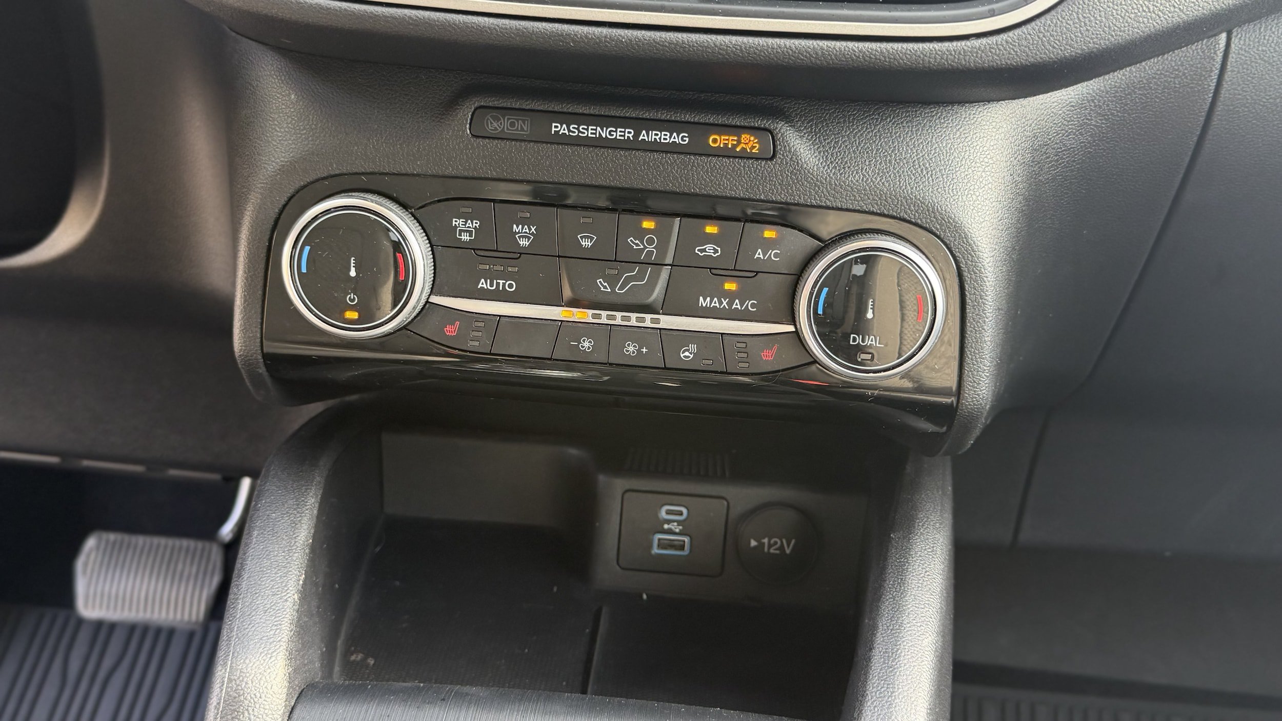 Used 2022 Ford Escape SE w/ SE Sport Appearance Package AWD/4WD image 33