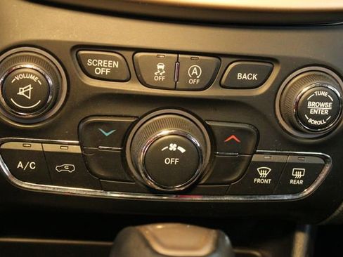 Used 2017 Jeep Cherokee Altitude image 24