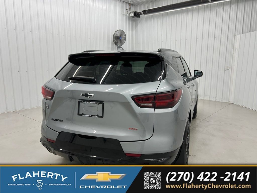 Used 2025 Chevrolet Blazer RS w/ Enhanced Convenience Package FWD image 3