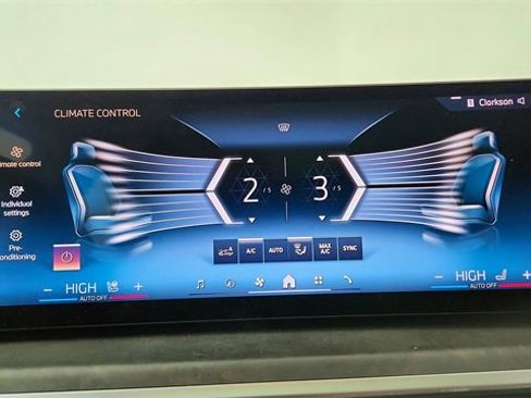 Used 2025 BMW X7 xDrive40i w/ Parking Assistance Package image 48