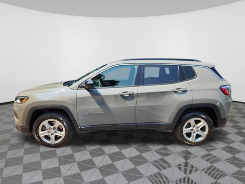 Used 2023 Jeep Compass Latitude w/ Convenience Group AWD/4WD image 5