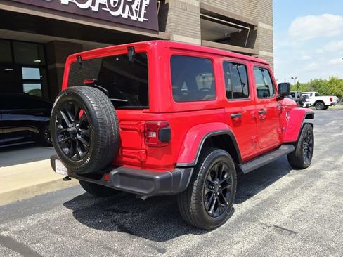 Used 2025 Jeep Wrangler Unlimited Sahara AWD/4WD image 3