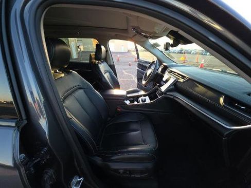 Used 2023 Jeep Grand Cherokee L Limited w/ Black Appearance Package image 8