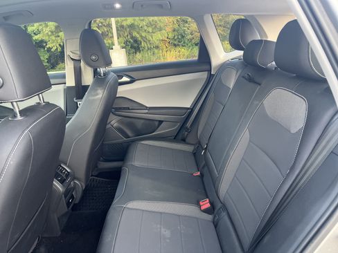 Certified 2024 Volkswagen Taos SE w/ Panoramic Sunroof Package FWD image 27