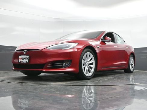 Used 2017 Tesla Model S AWD image 49
