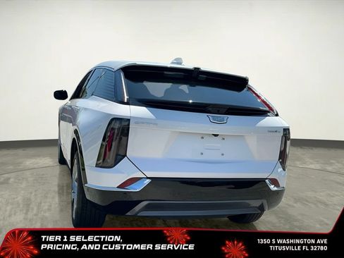 Used 2025 Cadillac Optiq Luxury 2 w/ LPO, Floor Liner Package AWD/4WD image 7