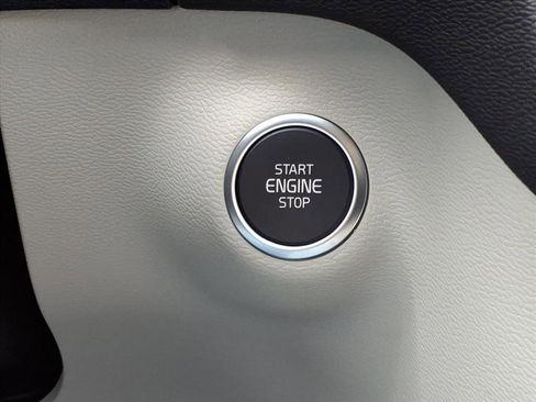 New 2026 Volvo XC40 B4 Plus w/ Climate Package image 19