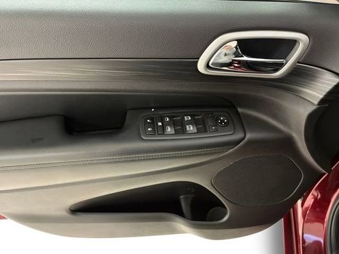 Used 2020 Jeep Grand Cherokee Altitude image 13