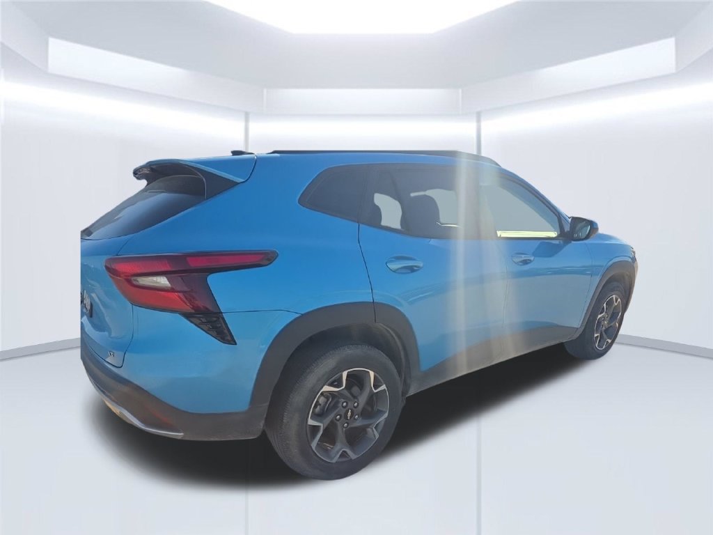 Used 2025 Chevrolet Trax LT w/ Driver Confidence Package FWD image 6