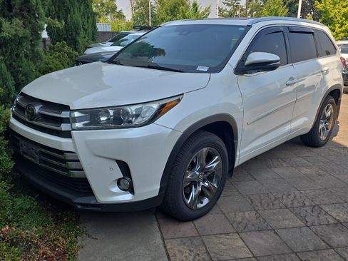 Used 2017 Toyota Highlander Limited Platinum AWD/4WD image 2