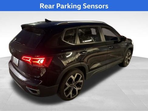 Used 2022 Volkswagen Taos SEL image 3