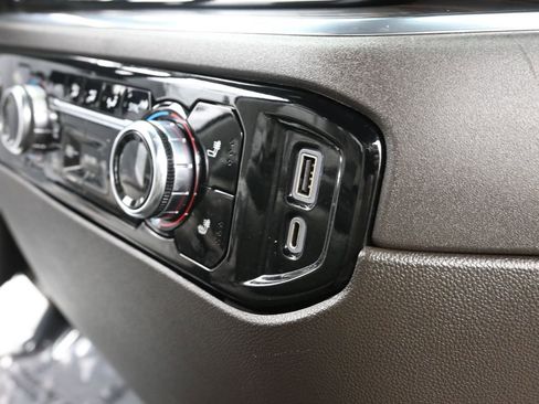 Used 2023 GMC Sierra 1500 SLT image 19