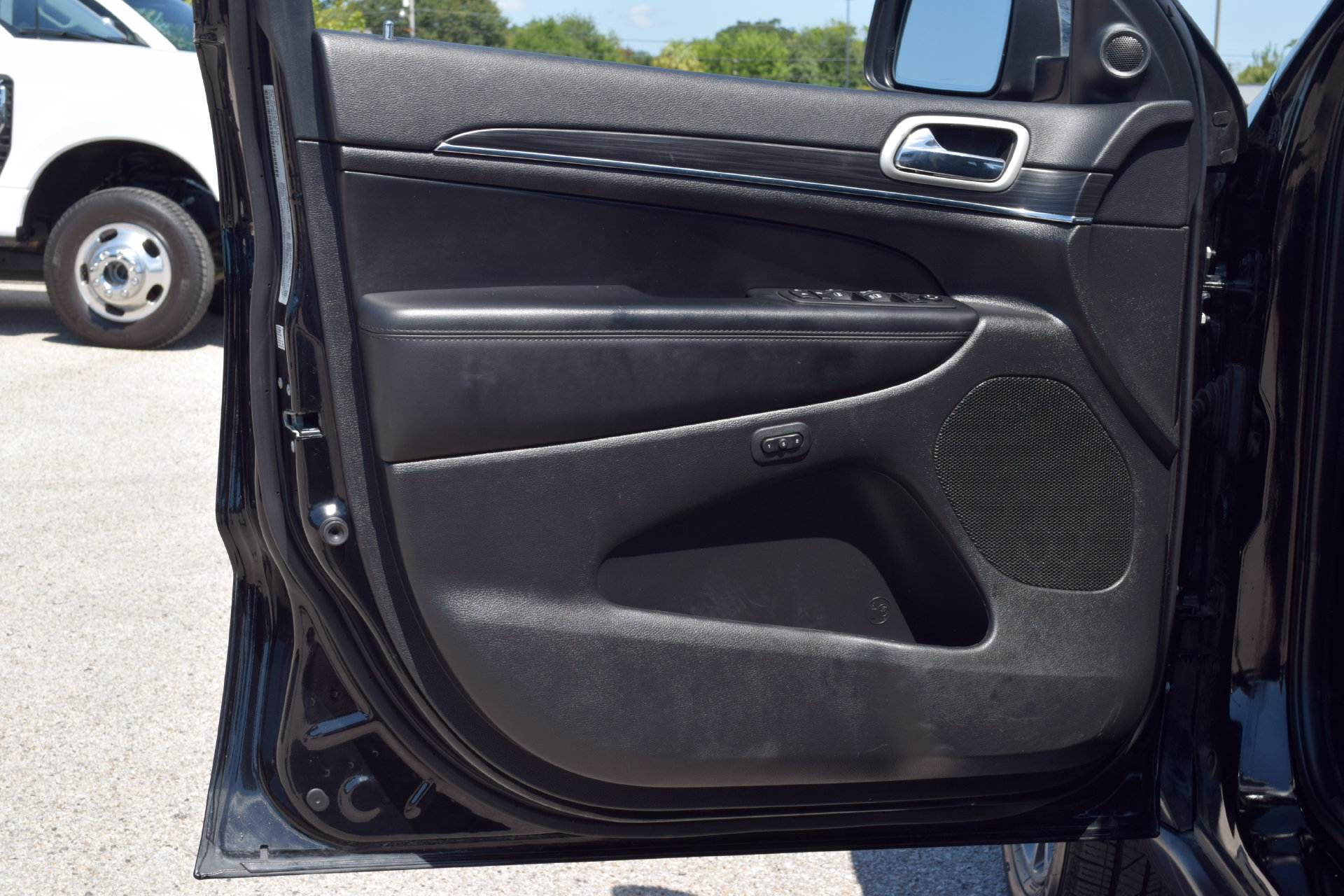 Used 2022 Jeep Grand Cherokee Limited AWD/4WD image 17