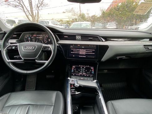 Used 2021 Audi e-tron Premium w/ Convenience Plus Package image 7