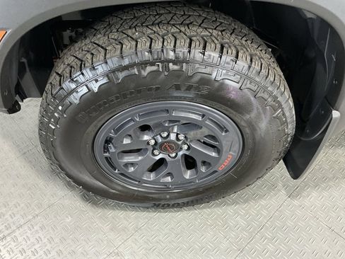 Used 2025 Nissan Frontier PRO-4X image 49