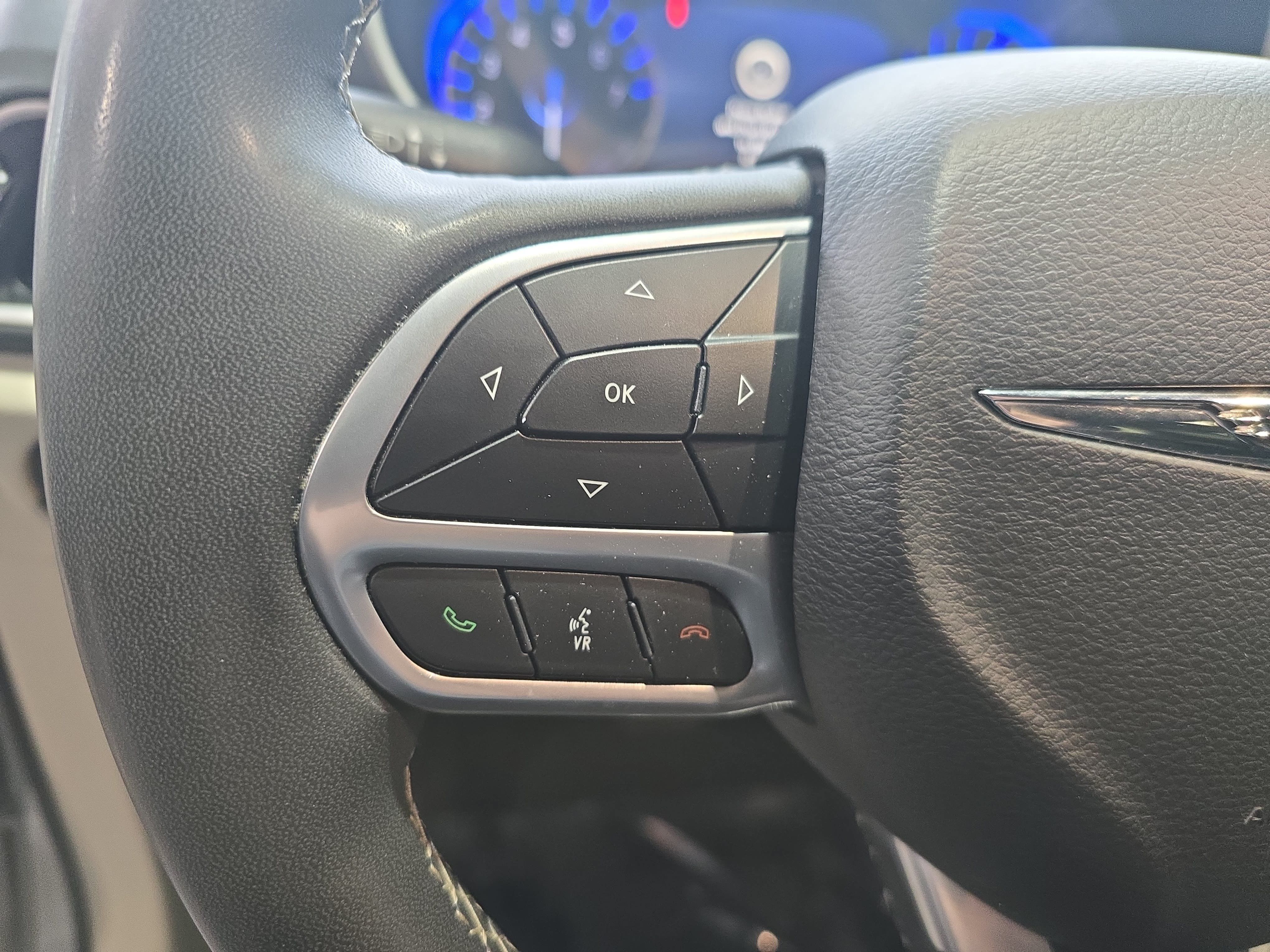 Used 2024 Chrysler Pacifica Touring-L FWD image 18