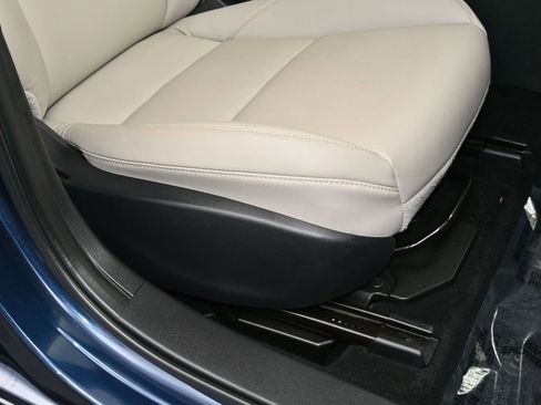 Used 2025 MAZDA MAZDA3 s image 43