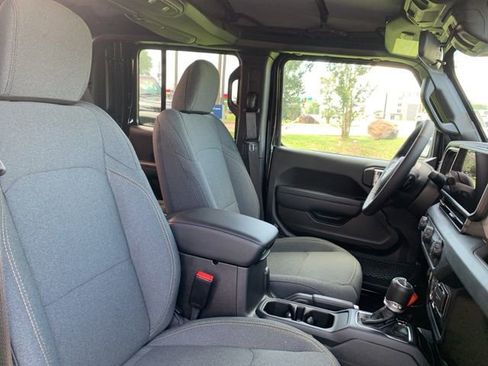 New 2025 Jeep Gladiator Sport AWD/4WD image 12