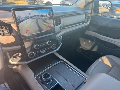 Certified 2024 Ford Expedition Limited image 40
