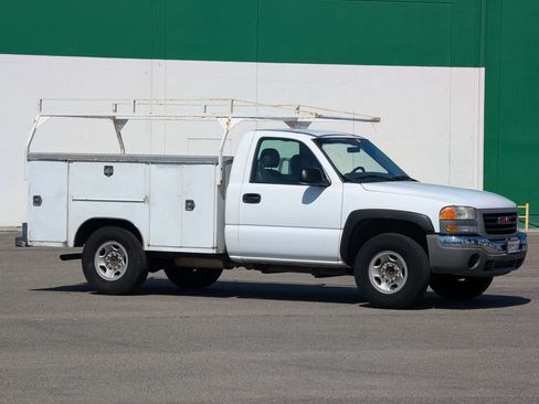 Used 2003 GMC Sierra 2500 2WD Regular Cab image 1