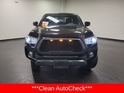Used 2016 Toyota Tacoma TRD Off-Road w/ Premium & Technology Package image 2