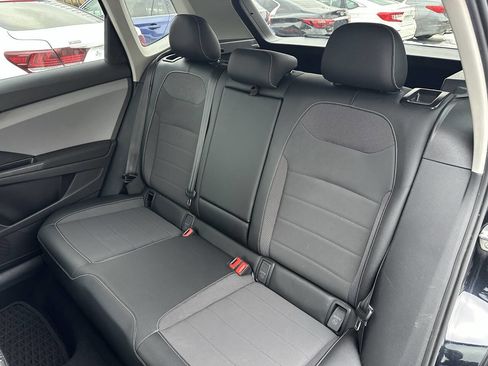 Used 2022 Volkswagen Taos SE image 31