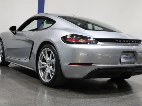 Used 2018 Porsche 718 Cayman image 9