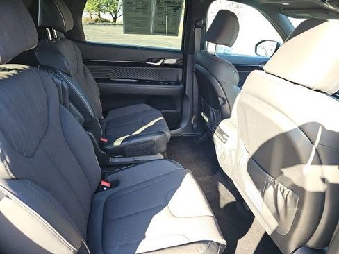 Used 2025 Hyundai Palisade Calligraphy image 16