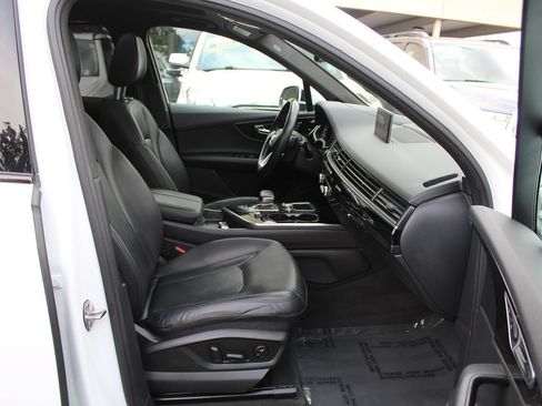 Used 2019 Audi Q7 3.0T Prestige w/ Prestige Package AWD/4WD image 25