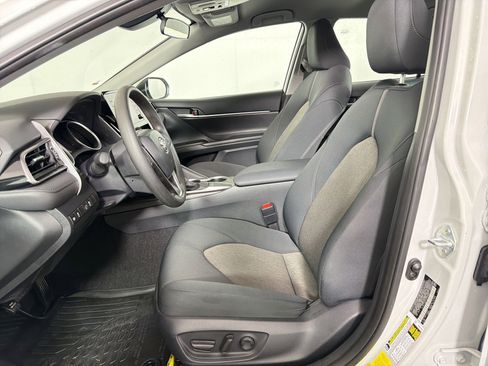 Used 2023 Toyota Camry LE FWD image 5