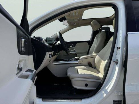 Used 2023 Mercedes-Benz GLA 250 w/ Premium Package image 18