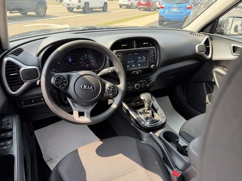 Used 2020 Kia Soul LX FWD image 12