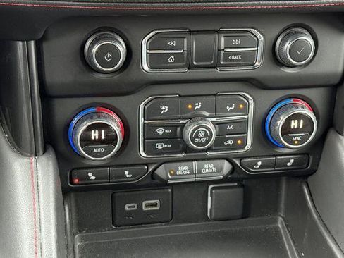 Used 2024 Chevrolet Suburban RST RWD image 32