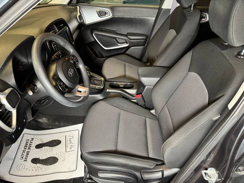 Used 2021 Kia Soul LX FWD image 19