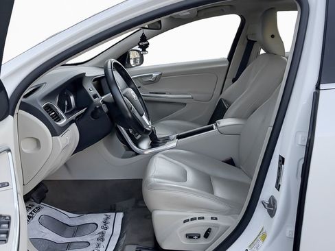 Used 2015 Volvo S60 T5 Premier image 12