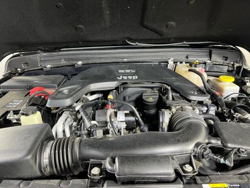 Used 2021 Jeep Wrangler Unlimited Sahara AWD/4WD image 29