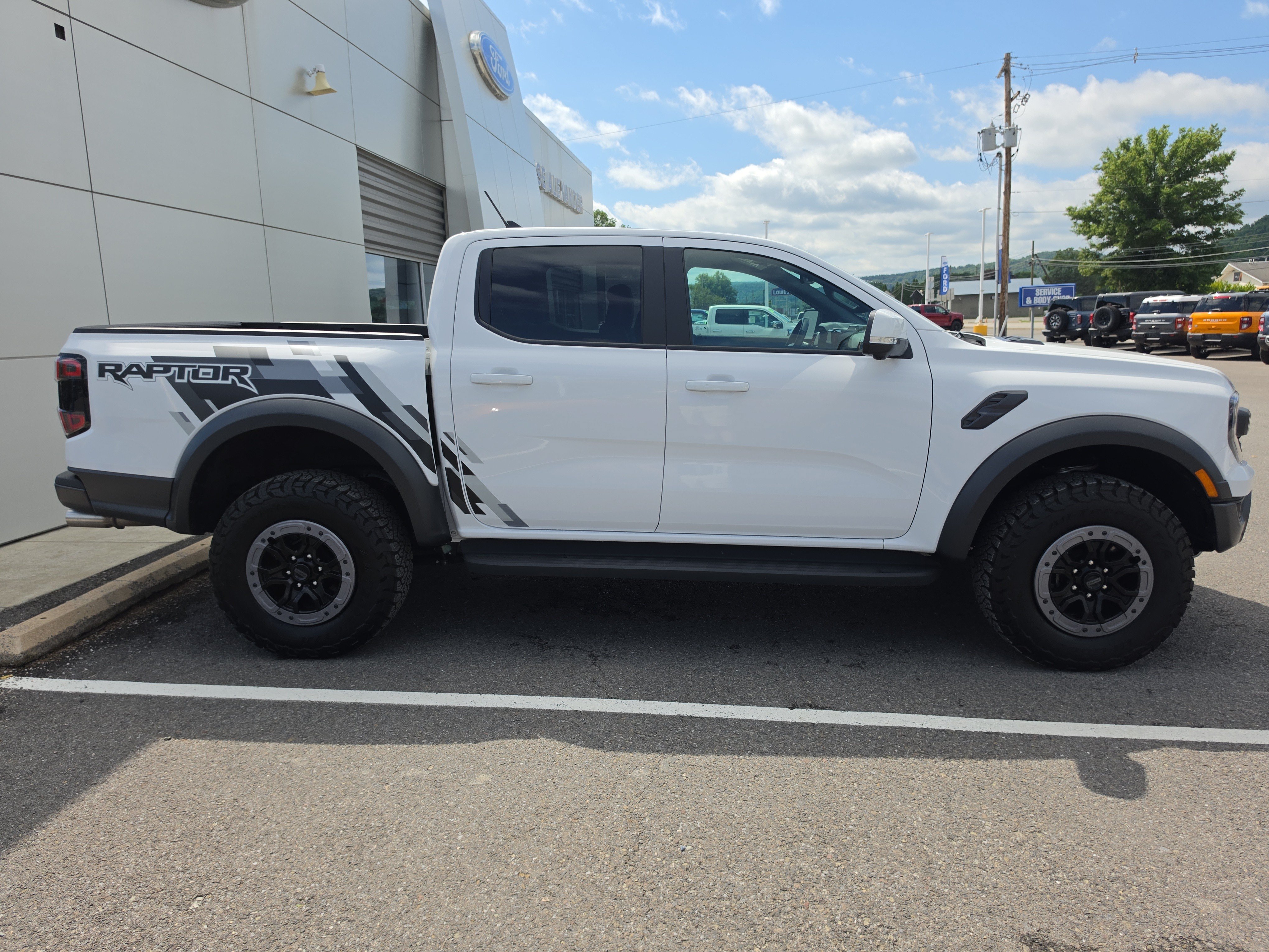 Used 2025 Ford Ranger Raptor AWD/4WD image 2