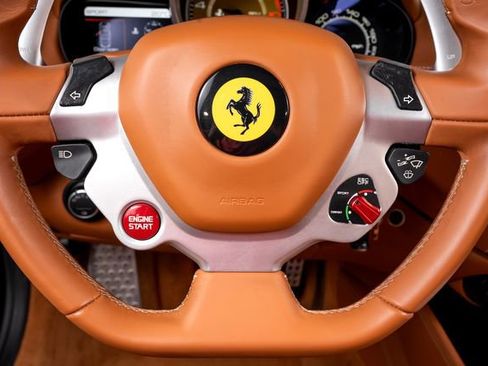 Used 2016 Ferrari California T RWD image 40