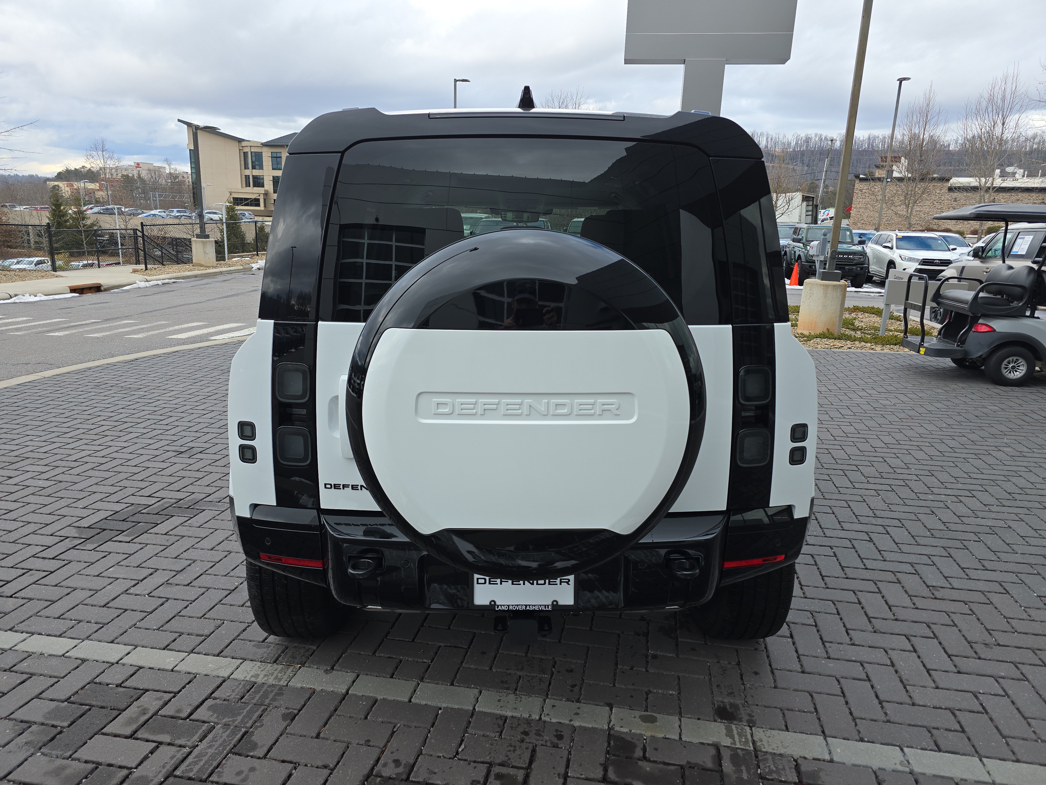 Certified 2026 Land Rover Defender 110 X-Dynamic SE AWD/4WD image 6