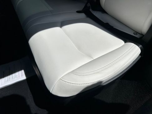 Used 2021 Tesla Model Y Long Range image 48