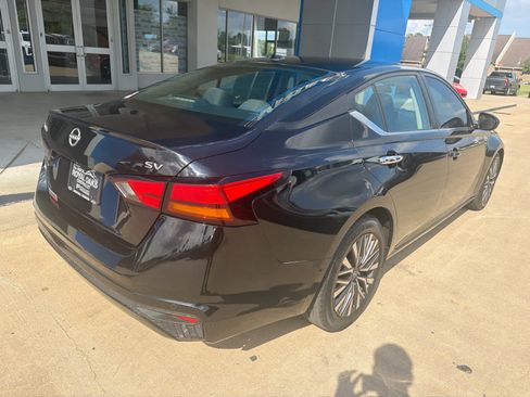 Used 2024 Nissan Altima 2.5 SV FWD image 7
