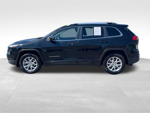 Used 2018 Jeep Cherokee Latitude Plus AWD/4WD image 4