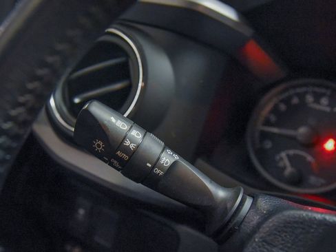 Used 2021 Toyota Tacoma TRD Off-Road image 20