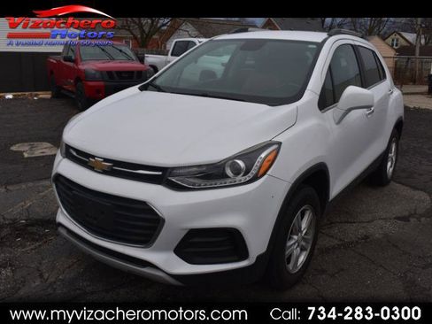 Used 2017 Chevrolet Trax LT w/ Driver Confidence Package image 1