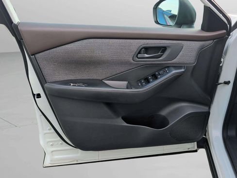 Used 2022 Nissan Rogue S image 29