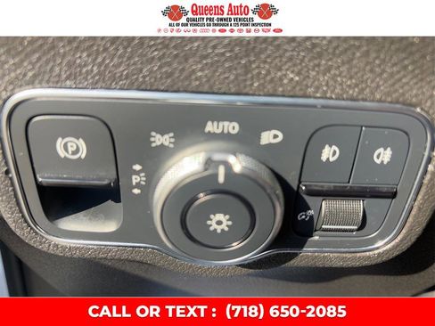 Used 2021 Mercedes-Benz GLB 250 4MATIC w/ Premium Package image 21